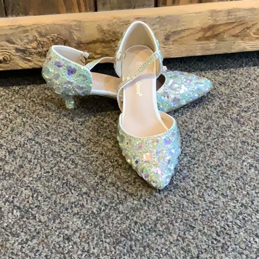 NWOT Crystal Queen Shoes Size 38